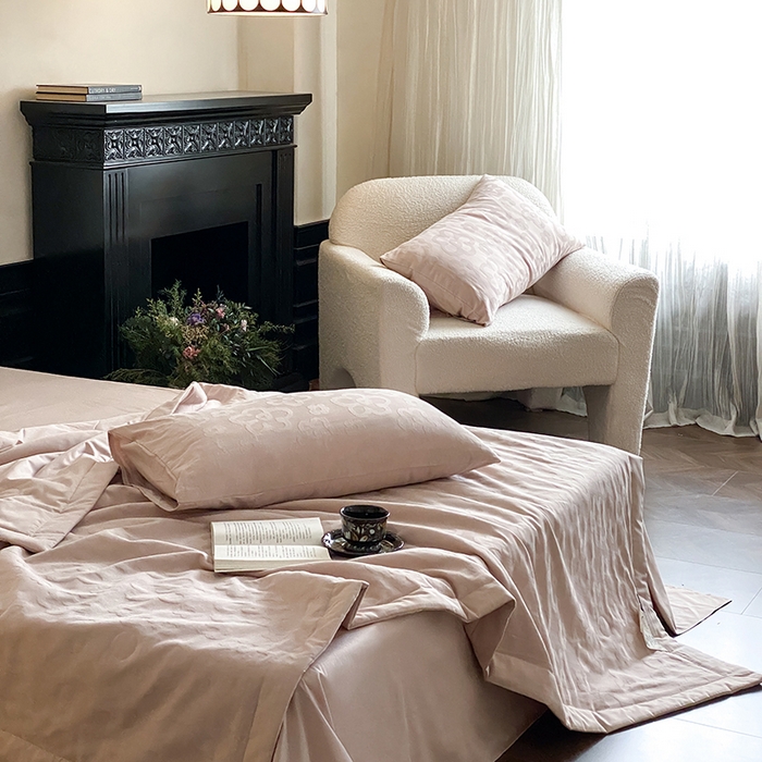 91家纺网 家纺一手货源 找家纺 宜代光年 2026新款60S全棉厚织提花夏被夏凉被空调被 夏被-朵朵-浅粉