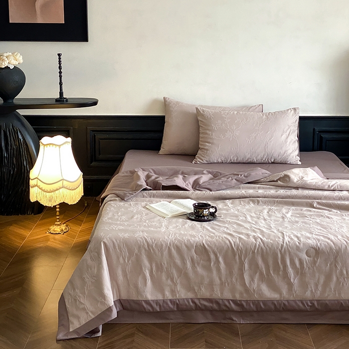 91家纺网 家纺一手货源 找家纺 宜代光年 2026新款60S全棉厚织提花夏被夏凉被空调被 夏被-花影-浅咖