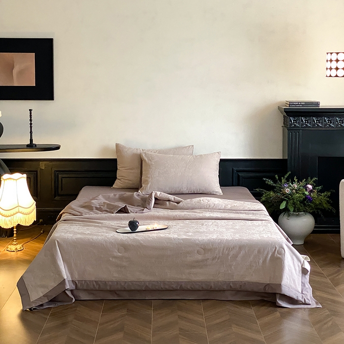 91家纺网 家纺一手货源 找家纺 宜代光年 2026新款60S全棉厚织提花夏被夏凉被空调被 夏被-暗香疏影-浅咖