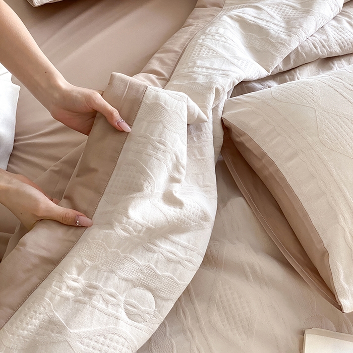 91家纺网 家纺一手货源 找家纺 宜代光年 2026新款60S全棉厚织提花夏被夏凉被空调被 夏被-阳光少年-奶白