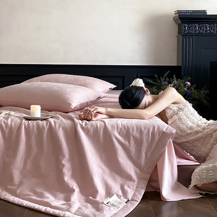 91家纺网 家纺一手货源 找家纺 宜代光年 2026新款60S全棉厚织提花夏被夏凉被空调被 夏被-蝶梦悠悠-浅粉