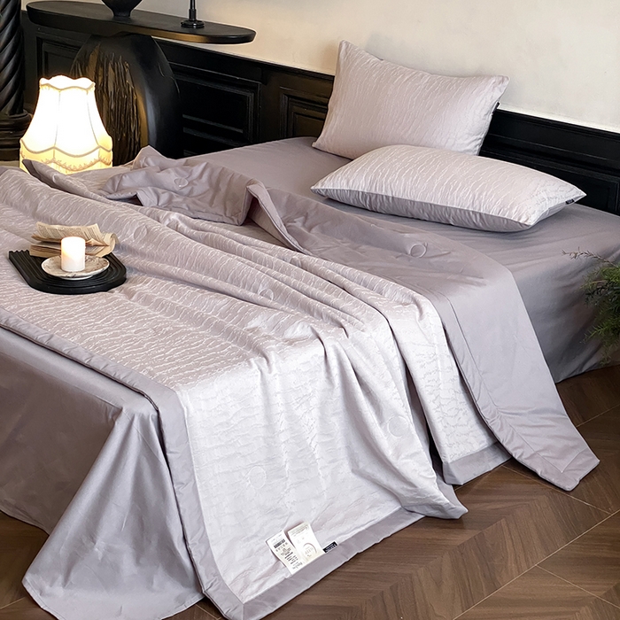 91家纺网 家纺一手货源 找家纺 宜代光年 2026新款60S全棉厚织提花夏被夏凉被空调被 夏被-雨迢迢-紫灰