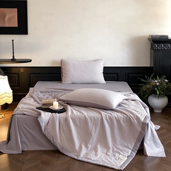 91家纺网 家纺一手货源 找家纺 宜代光年 2026新款60S全棉厚织提花夏被夏凉被空调被 夏被-雨迢迢-紫灰