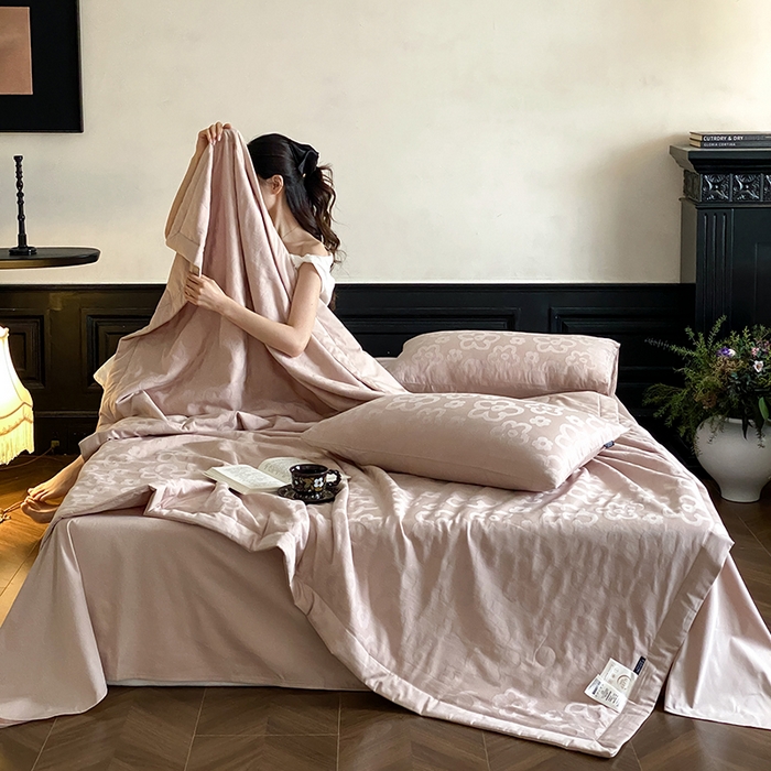 91家纺网 家纺一手货源 找家纺 宜代光年 2026新款60S全棉厚织提花夏被夏凉被空调被 夏被-朵朵-浅粉