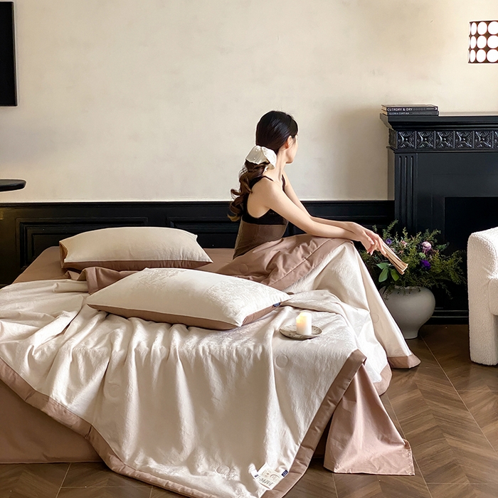 91家纺网 家纺一手货源 找家纺 宜代光年 2026新款60S全棉厚织提花夏被夏凉被空调被 夏被-小郁葱-奶白