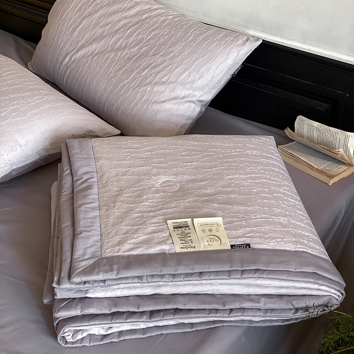 91家纺网 家纺一手货源 找家纺 宜代光年 2026新款60S全棉厚织提花夏被夏凉被空调被 夏被-雨迢迢-紫灰