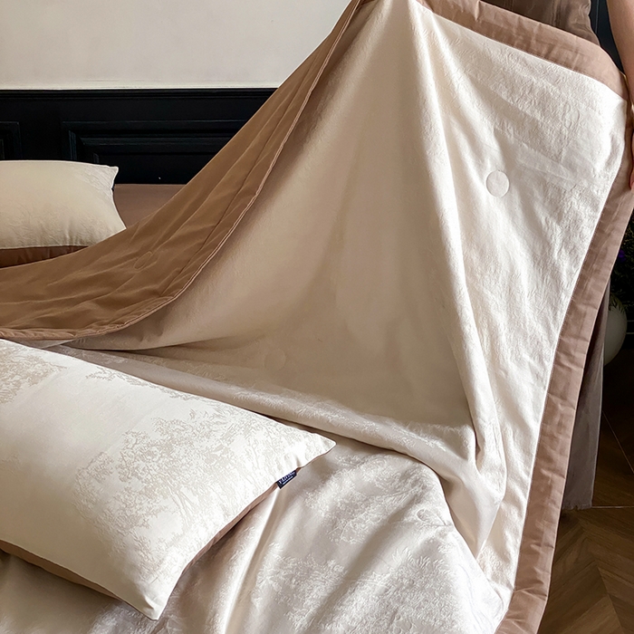 91家纺网 家纺一手货源 找家纺 宜代光年 2026新款60S全棉厚织提花夏被夏凉被空调被 夏被-小郁葱-奶白