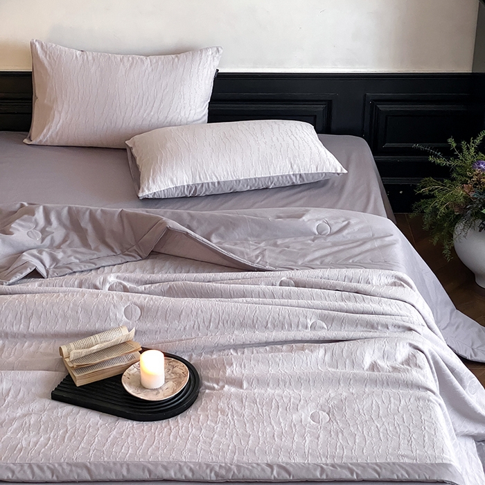 91家纺网 家纺一手货源 找家纺 宜代光年 2026新款60S全棉厚织提花夏被夏凉被空调被 夏被-雨迢迢-紫灰