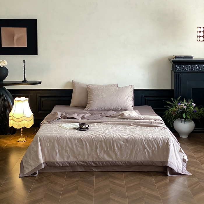 91家纺网 家纺一手货源 找家纺 宜代光年 2026新款60S全棉厚织提花夏被夏凉被空调被 夏被-花影-浅咖