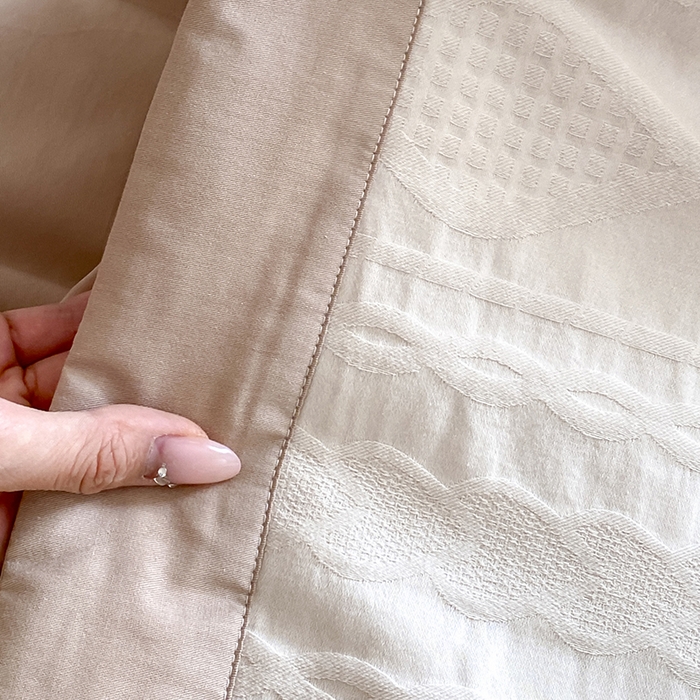 91家纺网 家纺一手货源 找家纺 宜代光年 2026新款60S全棉厚织提花夏被夏凉被空调被 夏被-阳光少年-奶白