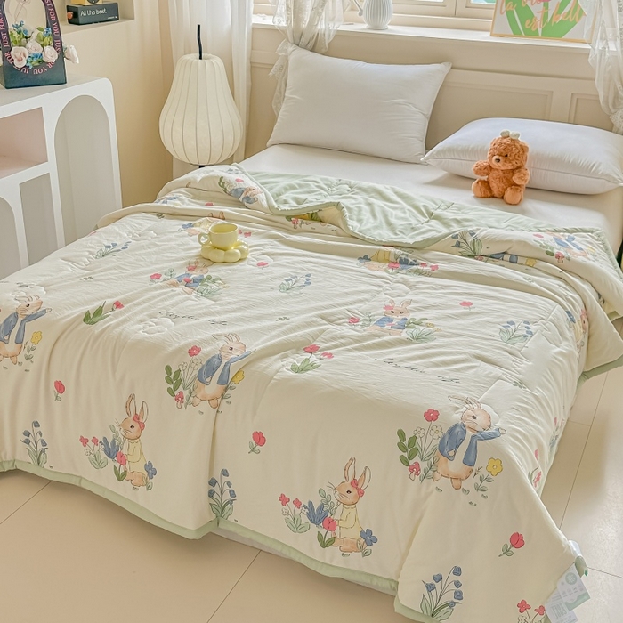 91家纺网 家纺一手货源 找家纺 爱宝被业 2026新款A类水洗棉新疆棉花夏被夏凉被花园小兔