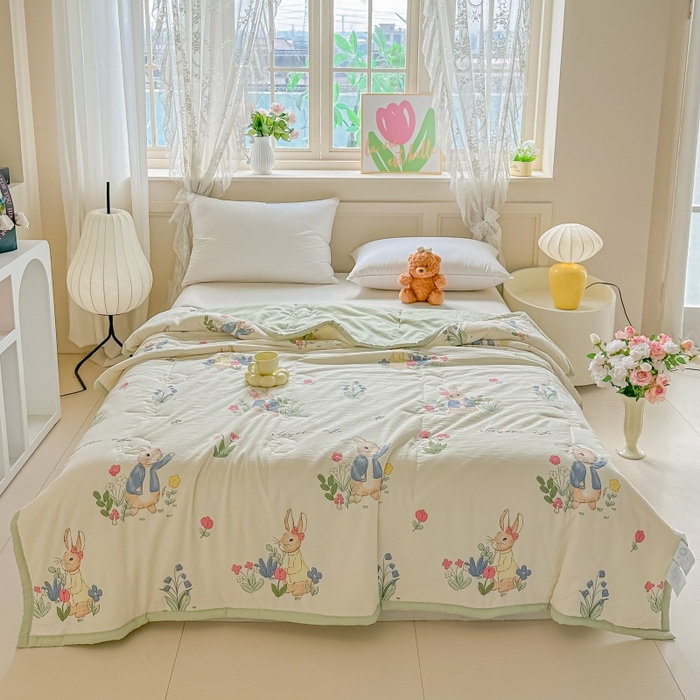 91家纺网 家纺一手货源 找家纺 爱宝被业 2026新款A类水洗棉新疆棉花夏被夏凉被花园小兔