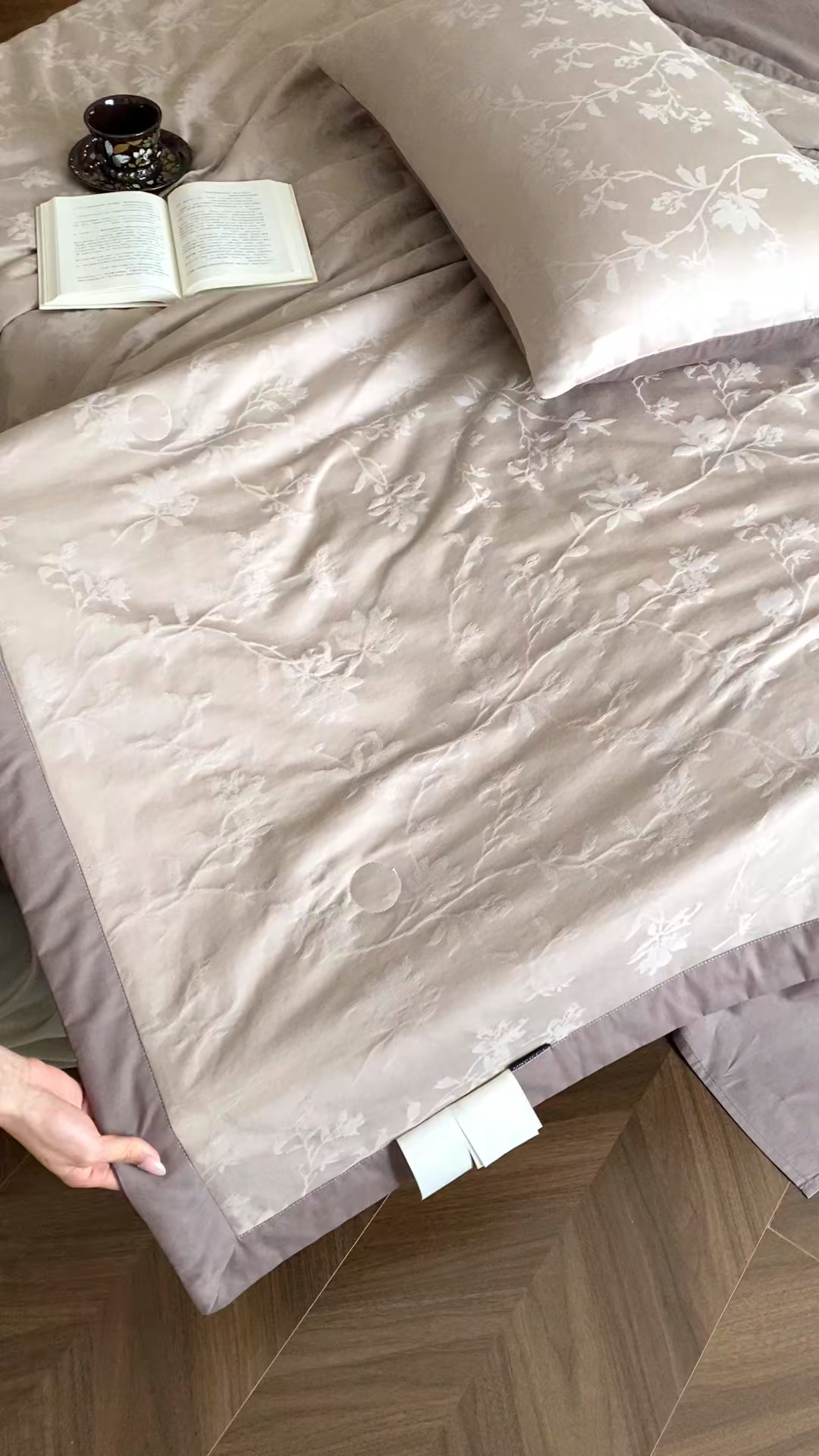 91家纺网 家纺一手货源 找家纺 宜代光年 2026新款60S全棉厚织提花夏被夏凉被空调被 夏被-花影-浅咖