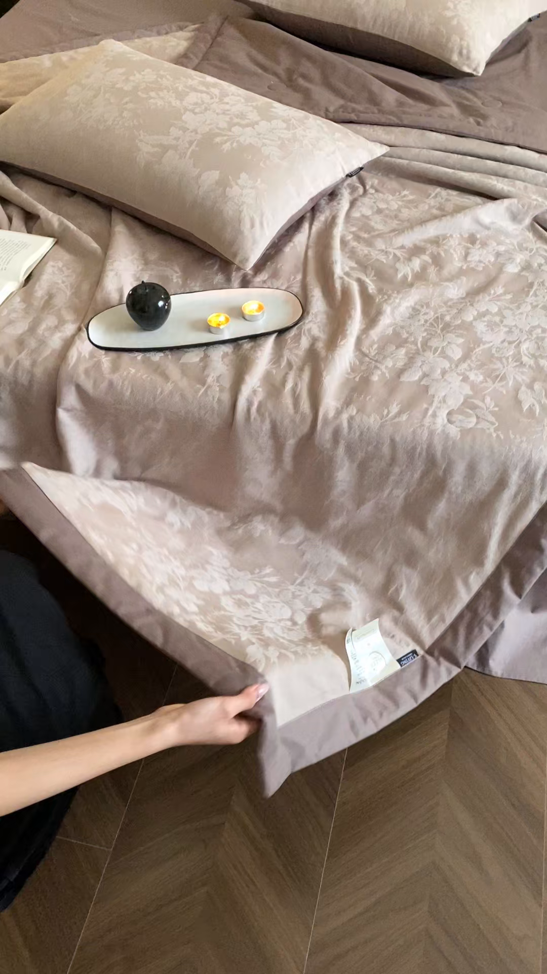 91家纺网 家纺一手货源 找家纺 宜代光年 2026新款60S全棉厚织提花夏被夏凉被空调被 夏被-暗香疏影-浅咖