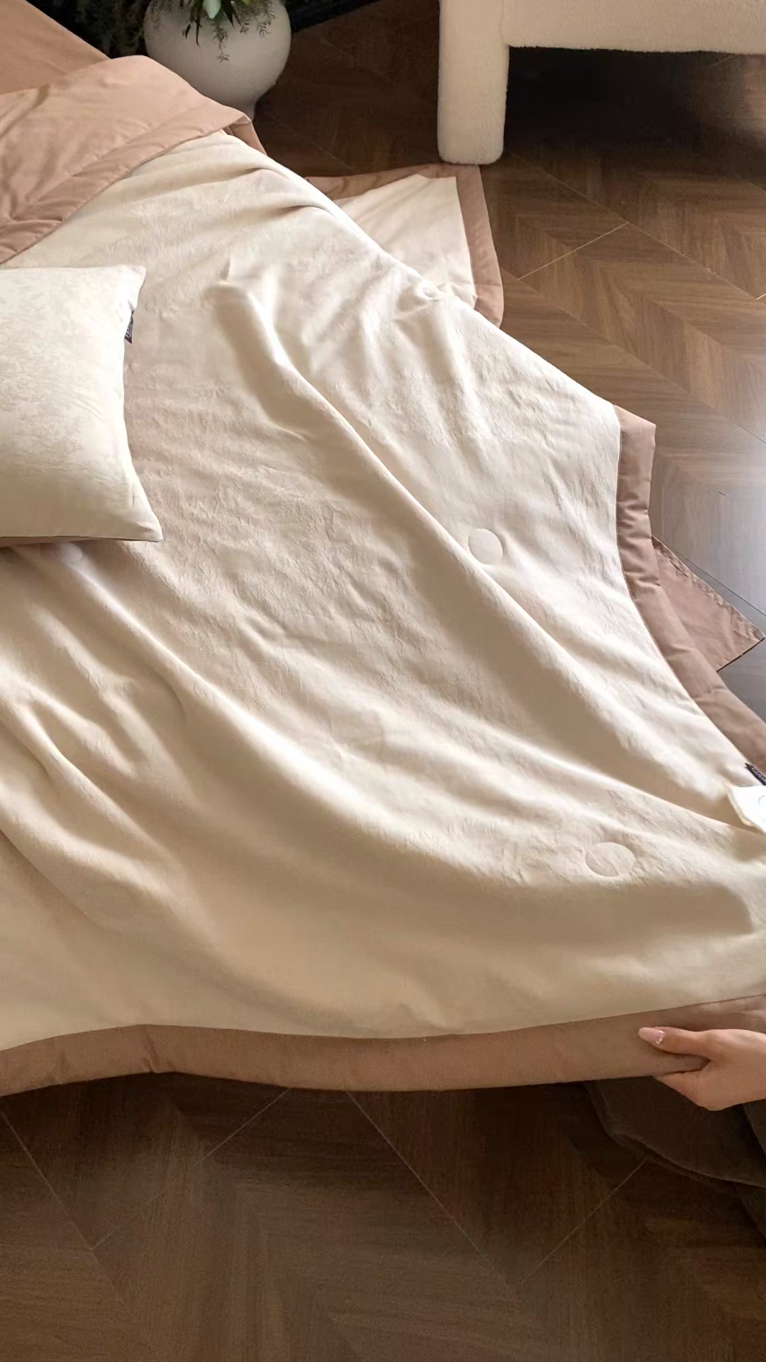 91家纺网 家纺一手货源 找家纺 宜代光年 2026新款60S全棉厚织提花夏被夏凉被空调被 夏被-小郁葱-奶白