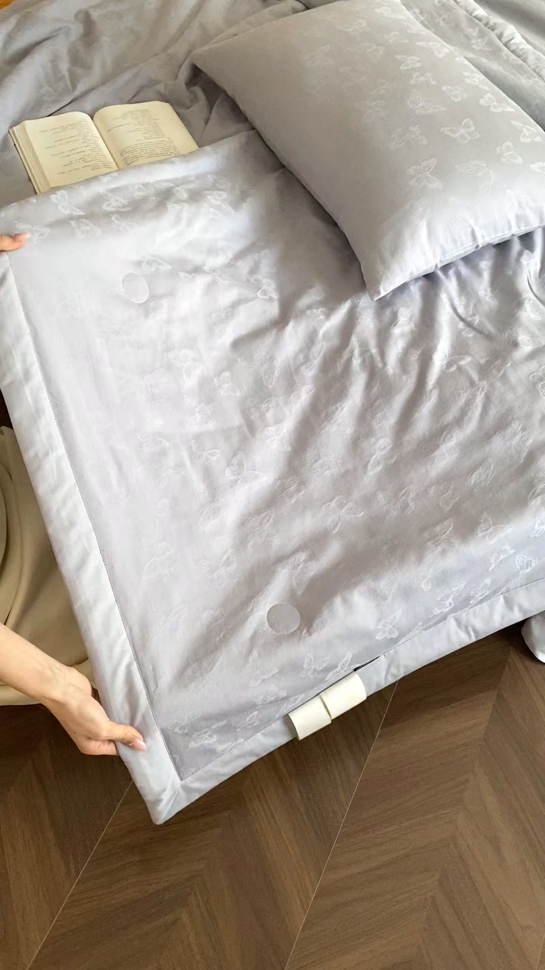 91家纺网 家纺一手货源 找家纺 宜代光年 2026新款60S全棉厚织提花夏被夏凉被空调被 夏被-蝶梦悠悠-浅蓝