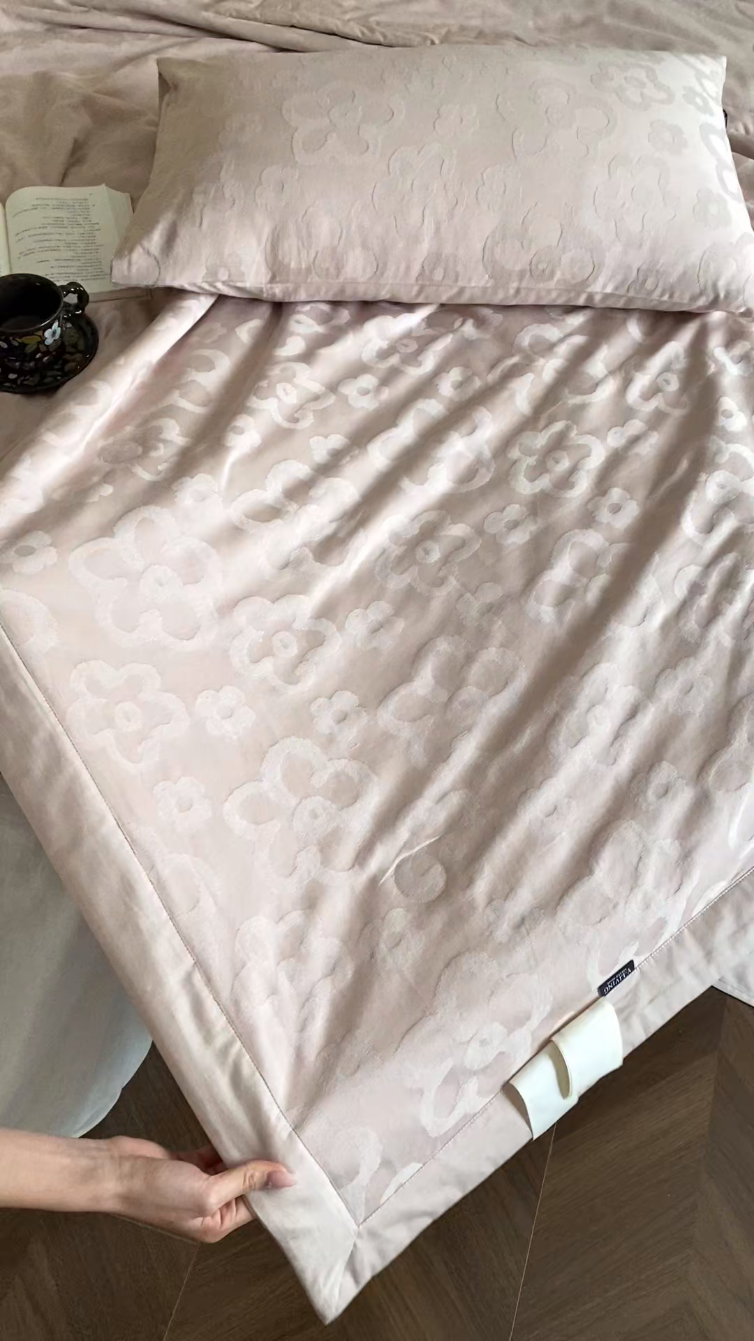 91家纺网 家纺一手货源 找家纺 宜代光年 2026新款60S全棉厚织提花夏被夏凉被空调被 夏被-朵朵-浅粉