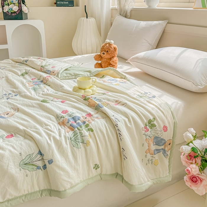 91家纺网 家纺一手货源 找家纺 爱宝被业 2026新款A类水洗棉新疆棉花夏被夏凉被花园小兔