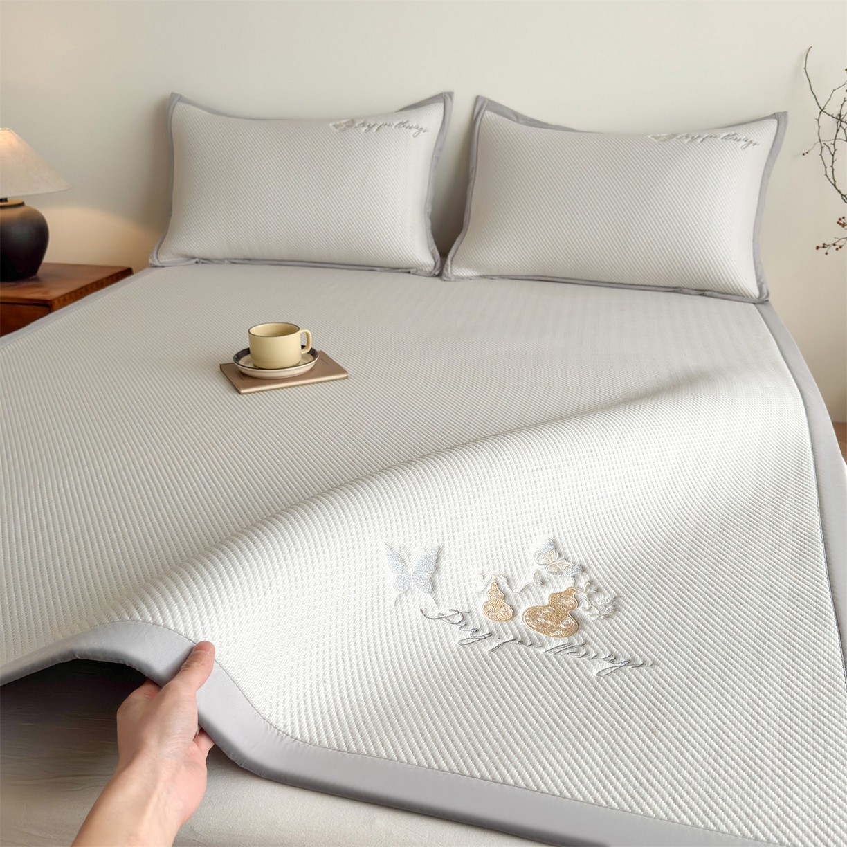 91家纺网 家纺一手货源 找家纺 （总）乐家欣 2026新款5A抗菌PE提花凉感席-蝶舞福禄系列