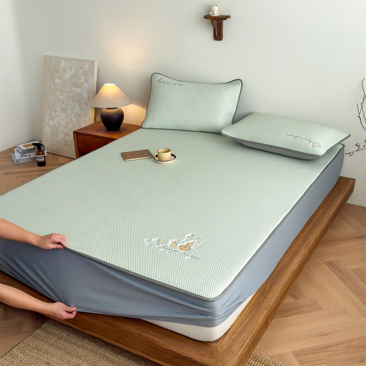 91家纺网 家纺一手货源 找家纺 乐家欣 2026新款5A抗菌PE提花凉感席-蝶舞福禄系列 蝶舞福禄-绿（床笠款）