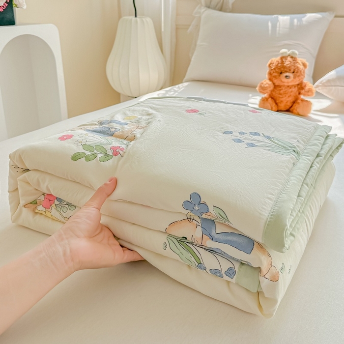 91家纺网 家纺一手货源 找家纺 爱宝被业 2026新款A类水洗棉新疆棉花夏被夏凉被花园小兔