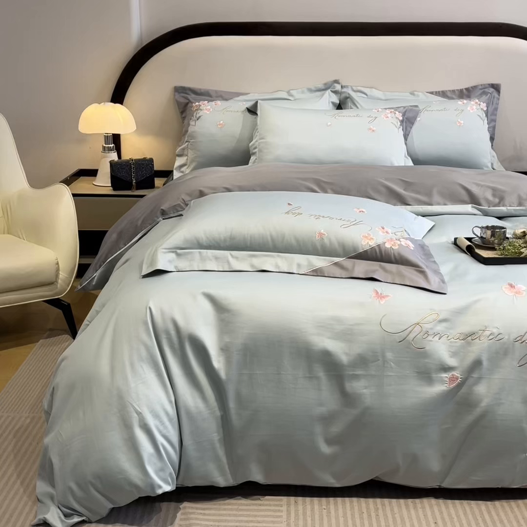 91家纺网 家纺一手货源 找家纺 欣宜家纺 2026年新款纯棉全棉长绒棉刺绣绣花四件套 花语-飘蓝