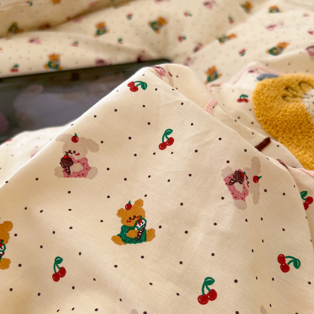 91家纺网 家纺一手货源 找家纺 舒居家纺 2026新款13070全棉纯棉毛巾绣单被套被套单件 蛋糕熊