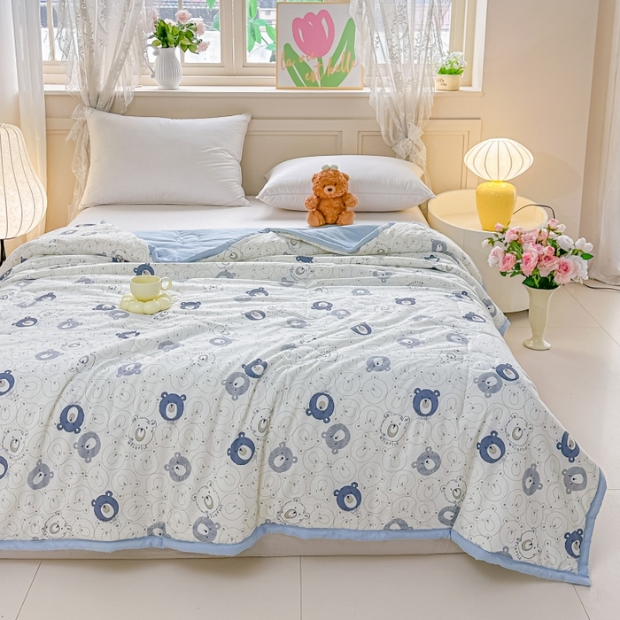 91家纺网 家纺一手货源 找家纺 爱宝被业 2026新款A类水洗棉新疆棉花夏被夏凉被蓝调小熊