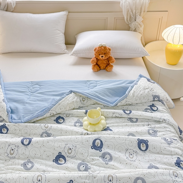 91家纺网 家纺一手货源 找家纺 爱宝被业 2026新款A类水洗棉新疆棉花夏被夏凉被蓝调小熊