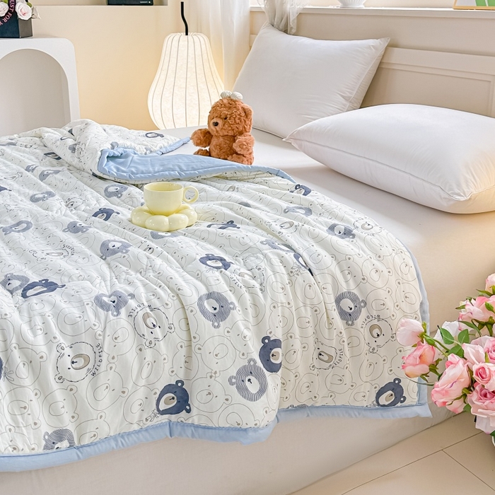 91家纺网 家纺一手货源 找家纺 爱宝被业 2026新款A类水洗棉新疆棉花夏被夏凉被蓝调小熊