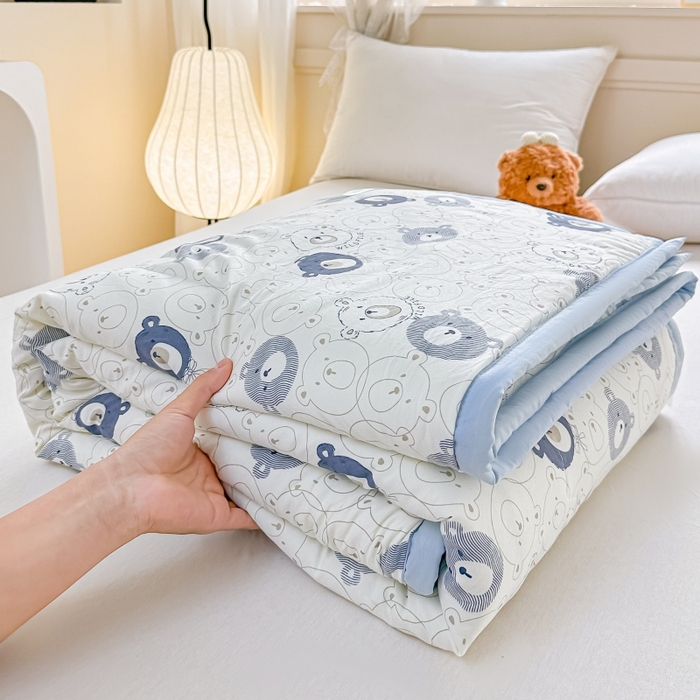 91家纺网 家纺一手货源 找家纺 爱宝被业 2026新款A类水洗棉新疆棉花夏被夏凉被蓝调小熊