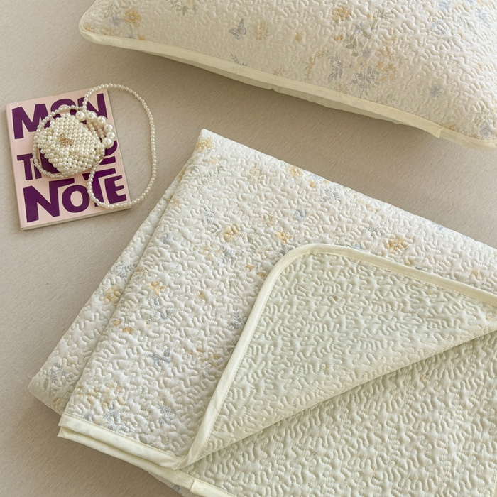 91家纺网 家纺一手货源 找家纺 绵庭家纺 2026新款全棉印花夹棉床盖三件套 粉铃花语-黄