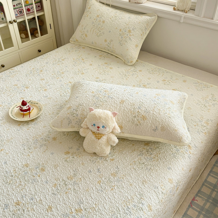 91家纺网 家纺一手货源 找家纺 绵庭家纺 2026新款全棉印花夹棉床盖三件套 粉铃花语-黄