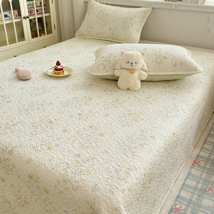 91家纺网 家纺一手货源 找家纺 绵庭家纺 2026新款全棉印花夹棉床盖三件套 粉铃花语-黄