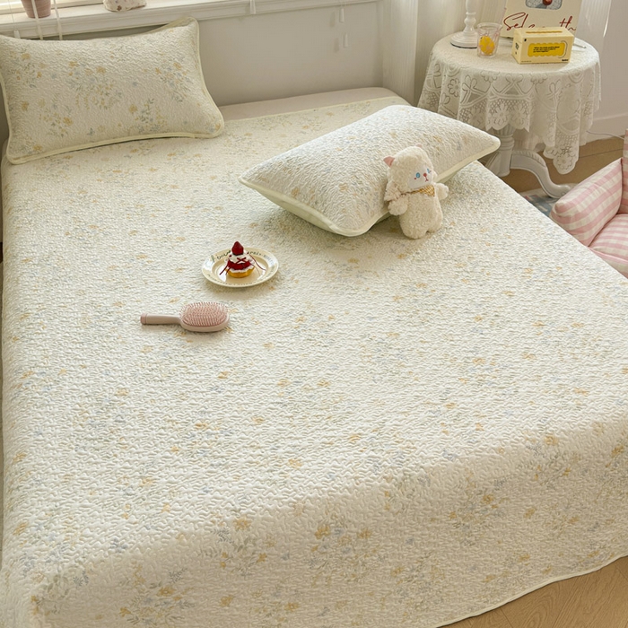 91家纺网 家纺一手货源 找家纺 绵庭家纺 2026新款全棉印花夹棉床盖三件套 粉铃花语-黄