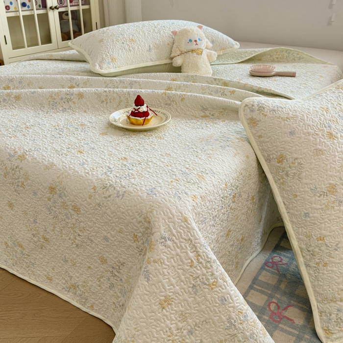 91家纺网 家纺一手货源 找家纺 绵庭家纺 2026新款全棉印花夹棉床盖三件套 粉铃花语-黄