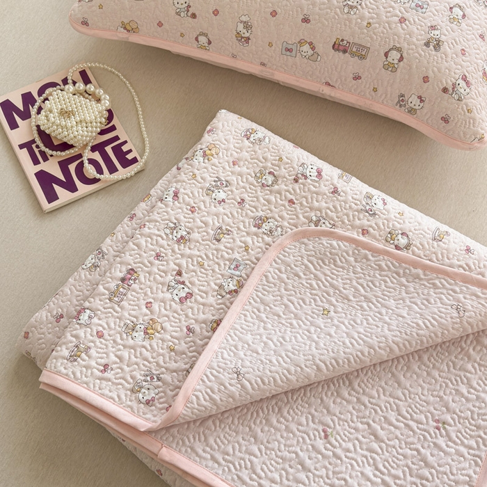 91家纺网 家纺一手货源 找家纺 绵庭家纺 2026新款全棉印花夹棉床盖三件套 凯蒂软糖-粉