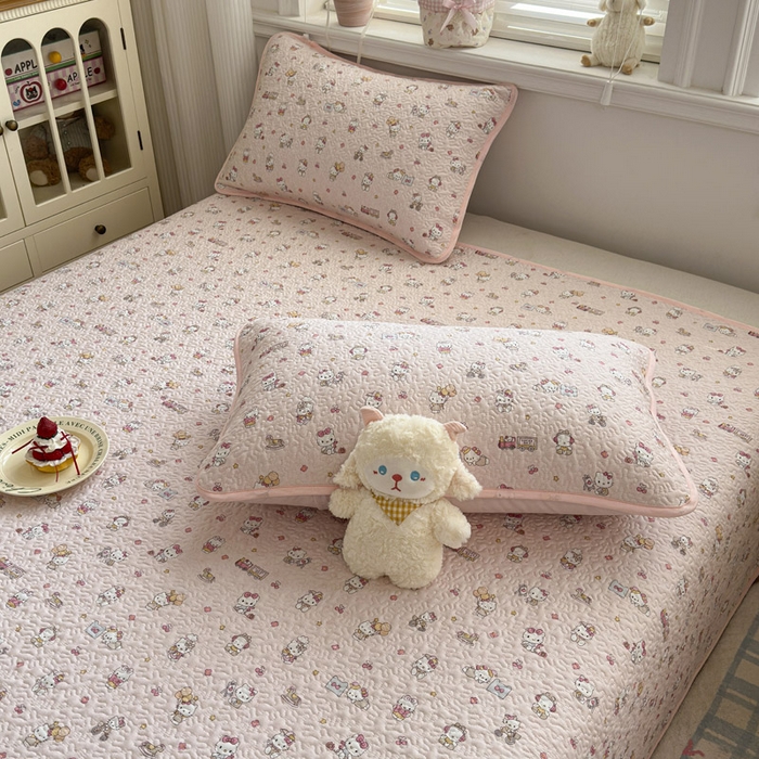 91家纺网 家纺一手货源 找家纺 绵庭家纺 2026新款全棉印花夹棉床盖三件套 凯蒂软糖-粉