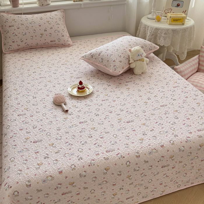 91家纺网 家纺一手货源 找家纺 绵庭家纺 2026新款全棉印花夹棉床盖三件套 凯蒂软糖-粉