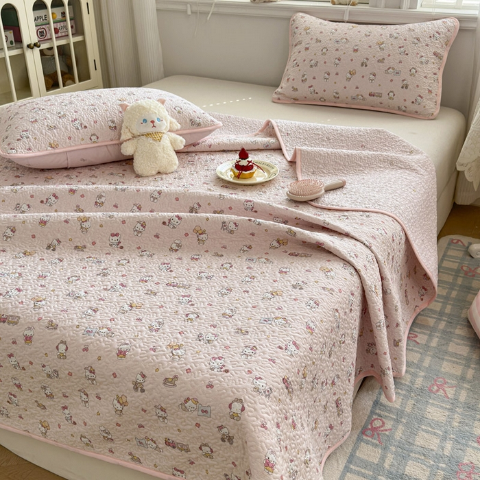 91家纺网 家纺一手货源 找家纺 绵庭家纺 2026新款全棉印花夹棉床盖三件套 凯蒂软糖-粉