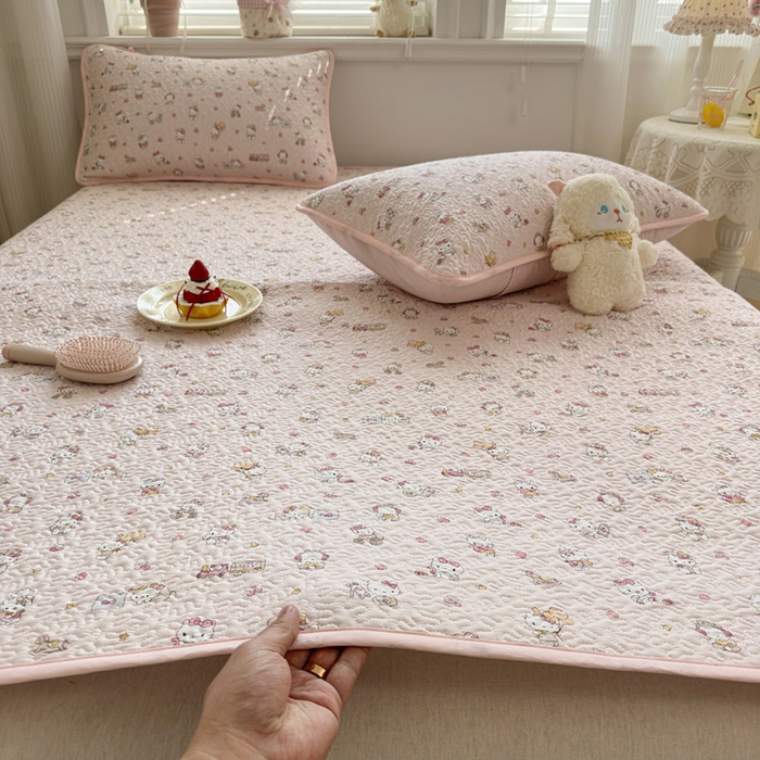 91家纺网 家纺一手货源 找家纺 绵庭家纺 2026新款全棉印花夹棉床盖三件套 凯蒂软糖-粉