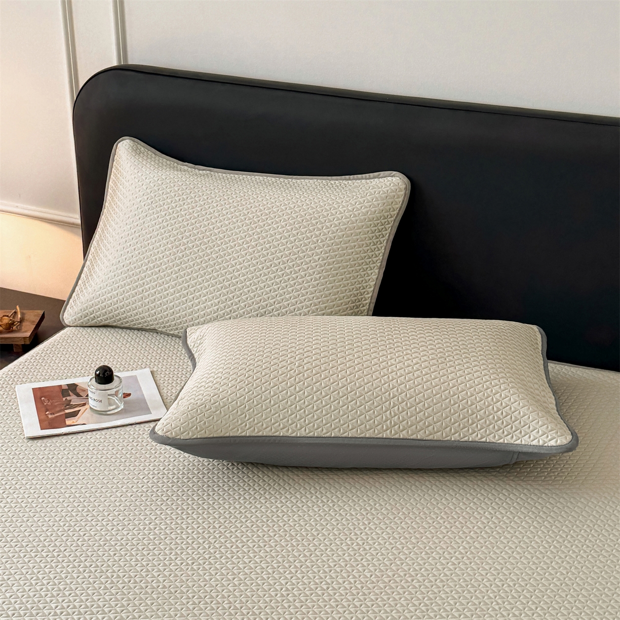 91家纺网 家纺一手货源 找家纺 乐家欣 2026新款夏季高端pe空调软席可水洗席子凉席-慕尚M纹 床笠款-慕尚M纹-咖