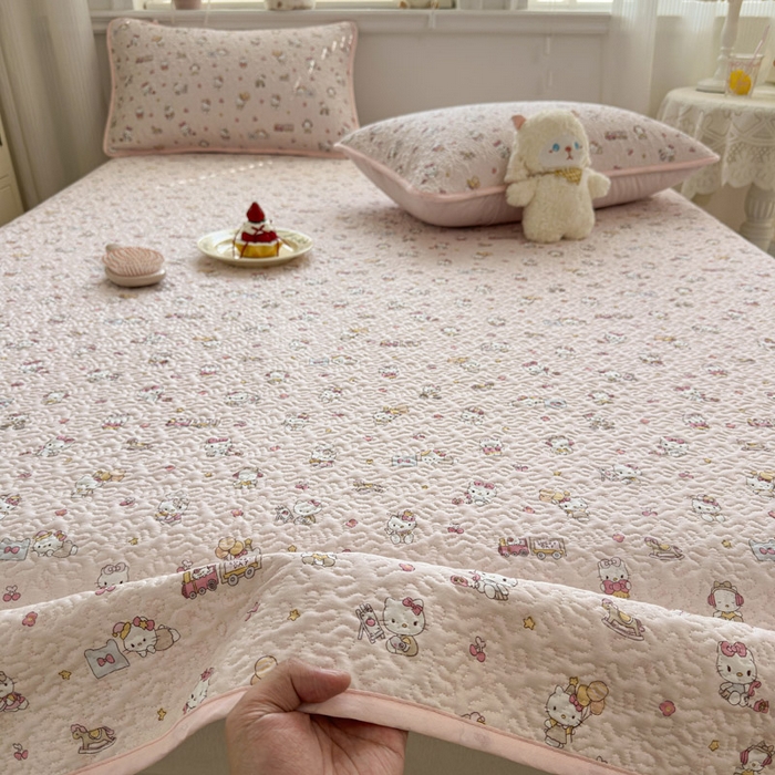 91家纺网 家纺一手货源 找家纺 绵庭家纺 2026新款全棉印花夹棉床盖三件套 凯蒂软糖-粉