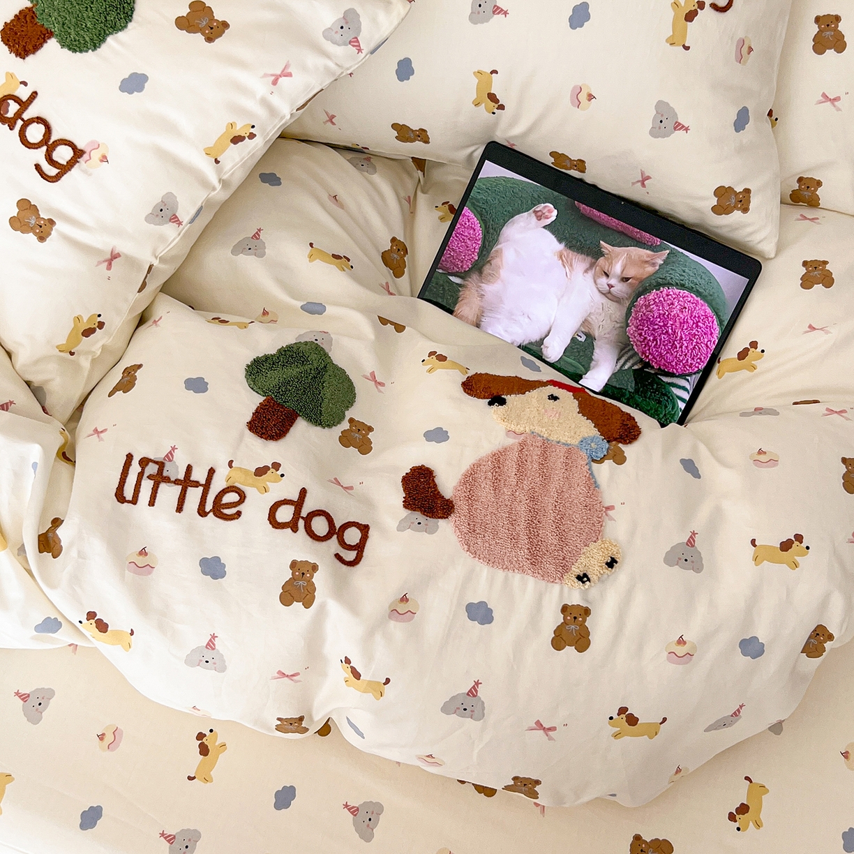 91家纺网 家纺一手货源 找家纺 舒居家纺 2026新款13070全棉纯棉毛巾绣单被套被套单件 奇趣缤纷