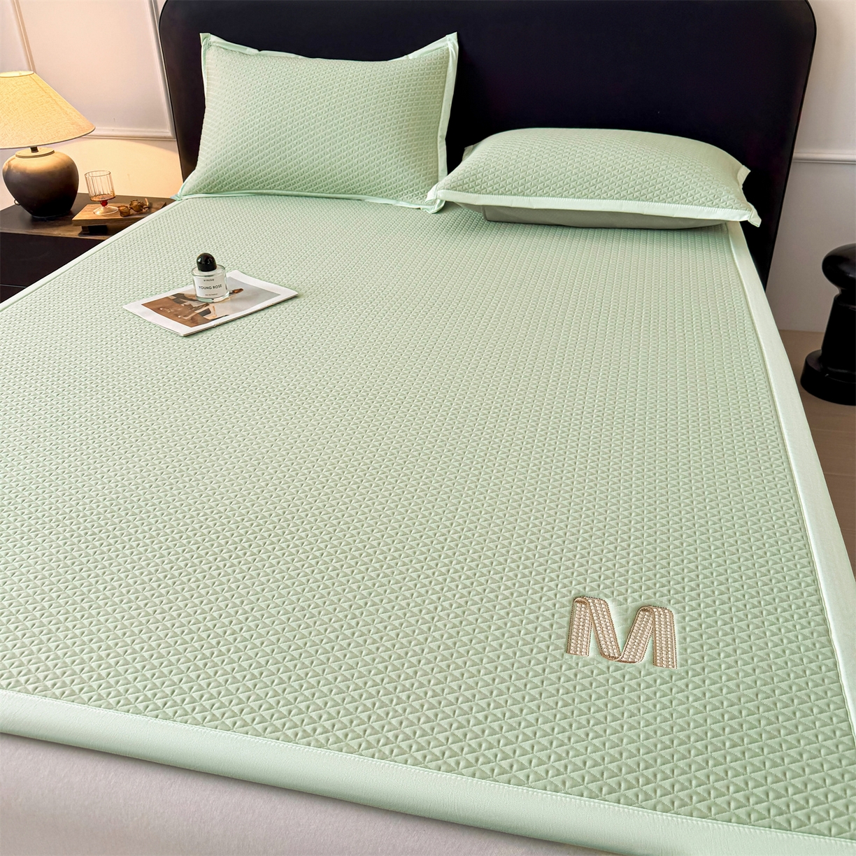91家纺网 家纺一手货源 找家纺 乐家欣 2026新款夏季高端pe空调软席可水洗席子凉席-慕尚M纹 床席款-慕尚M纹-绿
