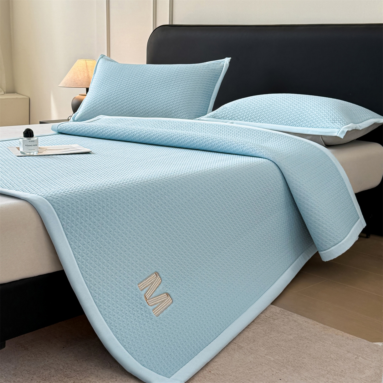 91家纺网 家纺一手货源 找家纺 乐家欣 2026新款夏季高端pe空调软席可水洗席子凉席-慕尚M纹 床席款-慕尚M纹-蓝