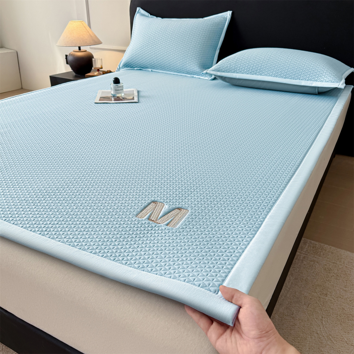 91家纺网 家纺一手货源 找家纺 乐家欣 2026新款夏季高端pe空调软席可水洗席子凉席-慕尚M纹 床席款-慕尚M纹-蓝