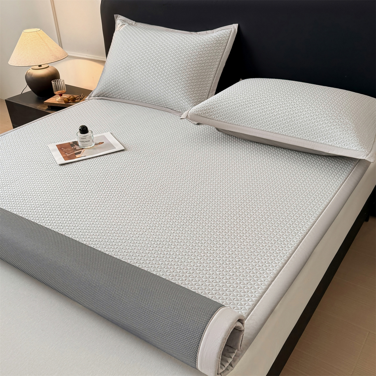 91家纺网 家纺一手货源 找家纺 乐家欣 2026新款夏季高端pe空调软席可水洗席子凉席-慕尚M纹 床席款-慕尚M纹-灰