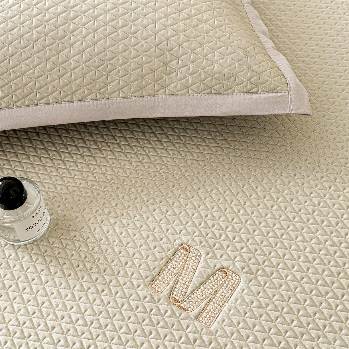 91家纺网 家纺一手货源 找家纺 乐家欣 2026新款夏季高端pe空调软席可水洗席子凉席-慕尚M纹 床席款-慕尚M纹-咖