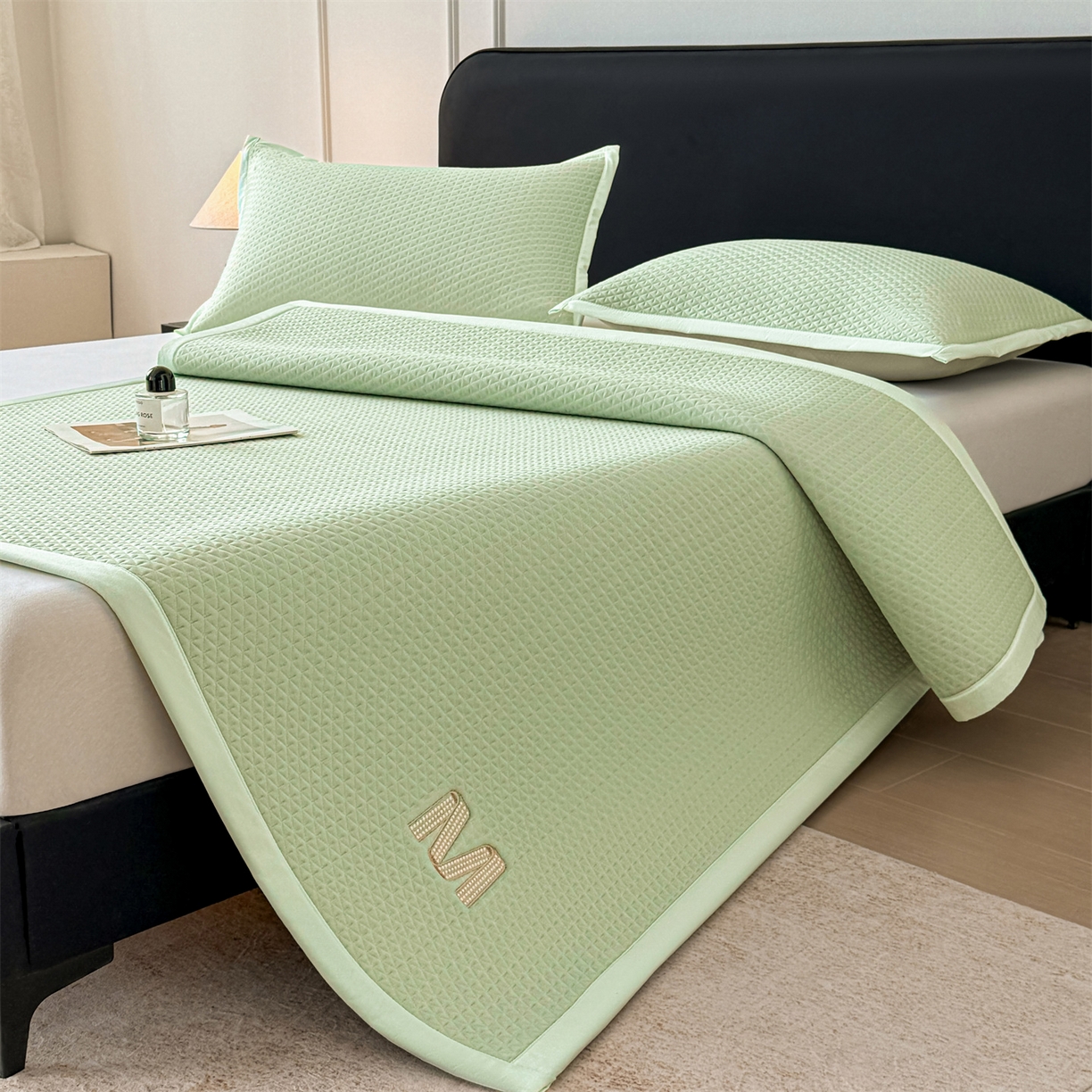 91家纺网 家纺一手货源 找家纺 乐家欣 2026新款夏季高端pe空调软席可水洗席子凉席-慕尚M纹 床席款-慕尚M纹-绿